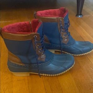 Tommy Hilfiger winter boots, size 9.
